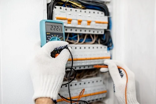 electrician-oak-park-illinois-testing-electrical-panel